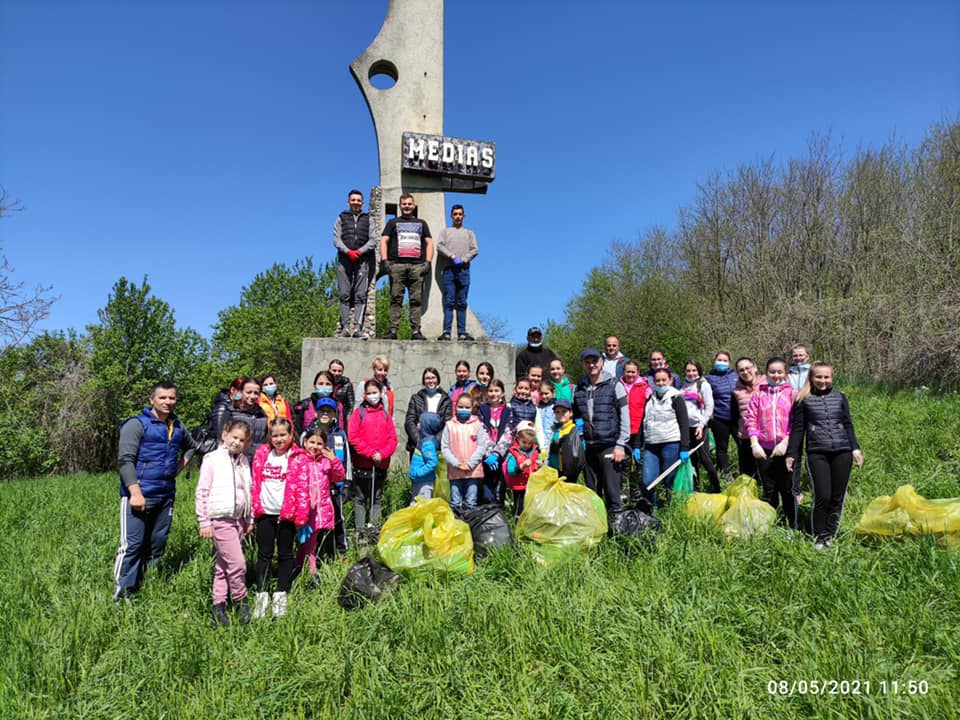 zeci de voluntari au participat la acțiuni de ecologizare și igienizare la mediaș