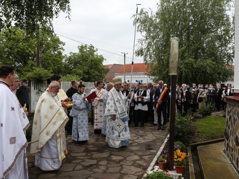 foto: biserica „învierea domnului” din dumbrăveni a fost sfințită