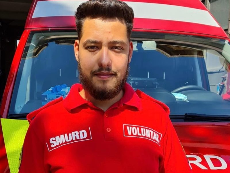 povestea voluntarului smurd sibiu care a fost sfidat şi apoi lăudat pentru intervenţia sa după ce a ajuns primul la un accident