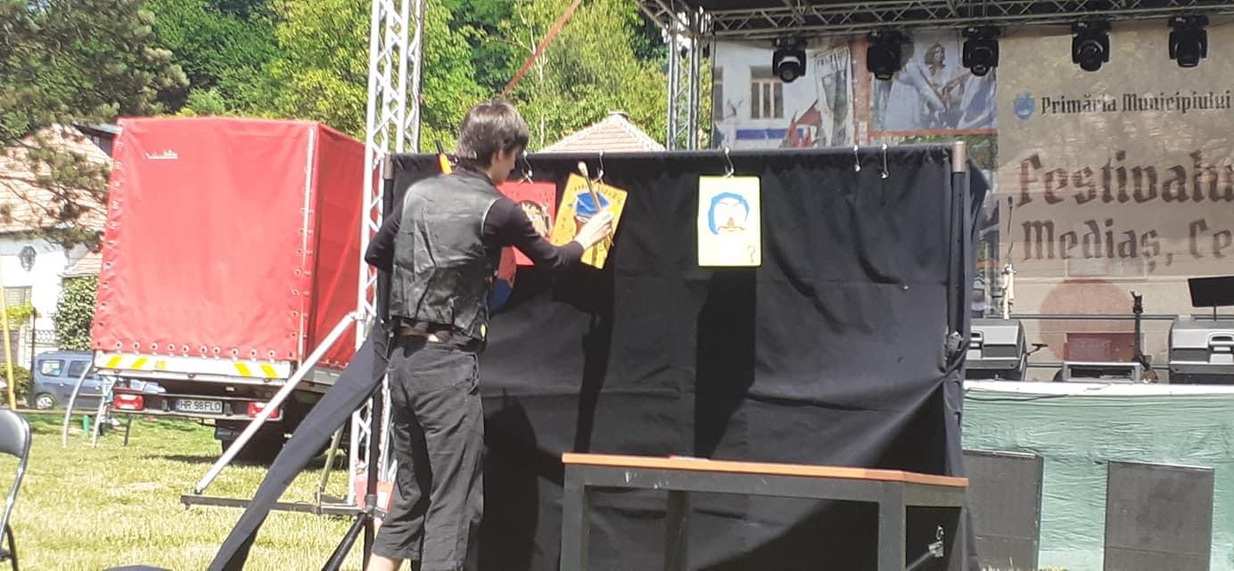 Spectacole pentru copii, dansuri medievale și demonstrații de luptă la Festivalul Medieval 3 spectacole pentru copii, dansuri medievale și demonstrații de luptă la festivalul medieval