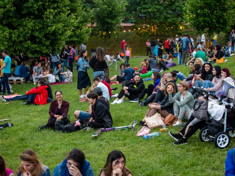 vinfest revine la sibiu – vinuri cu ștaif și zeci de food truck-uri te așteaptă în parcul tineretului din capitala județului