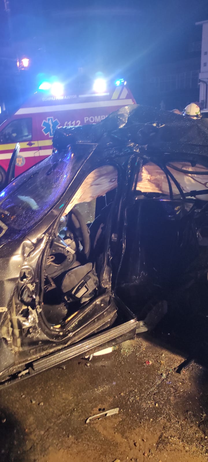 FOTO Accident mortal pe Șoseaua Sibiului - Victima, un tânăr de 22 de ani 7 foto accident mortal pe șoseaua sibiului - victima, un tânăr de 22 de ani