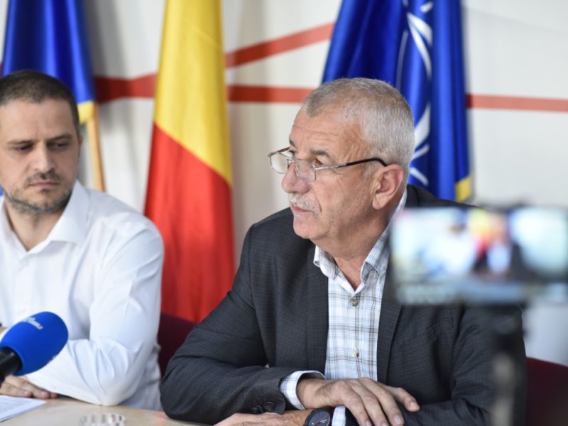 blocaj la primăria dumbrăveni - guvernul acuzat că tărăgănează plăți de aproape un milion de lei