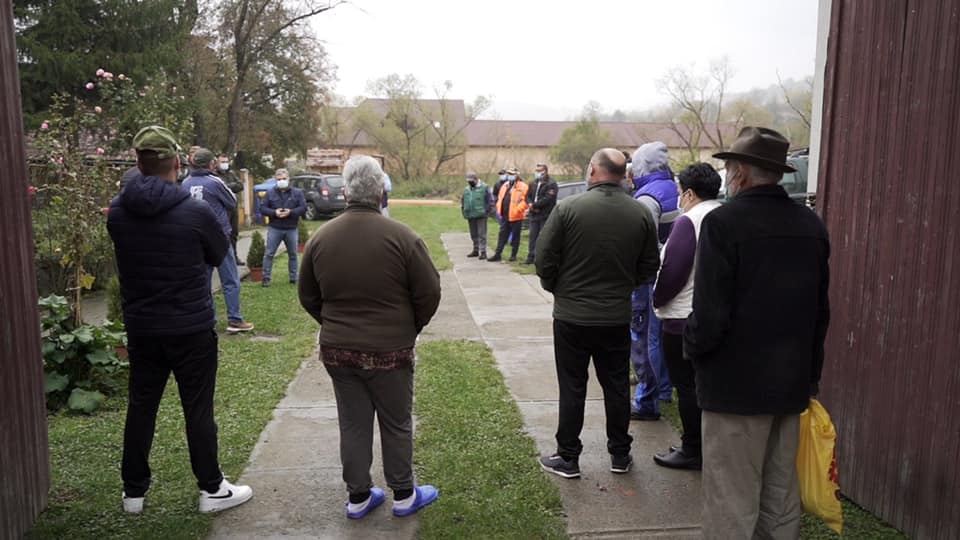 FOTO VIDEO Primarul Mediașului, întâlnire cu locuitorii din Ighișu Nou - ”Începem lucrări importante în sat” 4 foto video primarul mediașului, întâlnire cu locuitorii din ighișu nou - ”începem lucrări importante în sat”