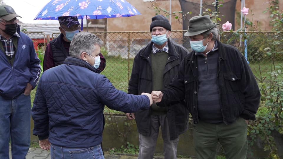 foto video primarul mediașului, întâlnire cu locuitorii din ighișu nou - ”începem lucrări importante în sat”