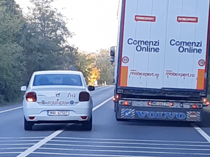 video: mașină de pompieri în depășire pe linie continuă între mediaș și sibiu