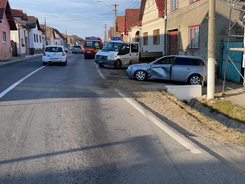 un medieșean a produs un accident la șura mare - a lovit o mașină parcată