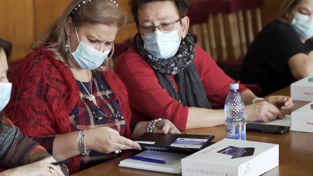 întâlnire în cadrul proiectului „achiziție de tablete școlare și alte echipamente necesare desfășurării activității didactice on-line în municipiul mediaș, județul sibiu“