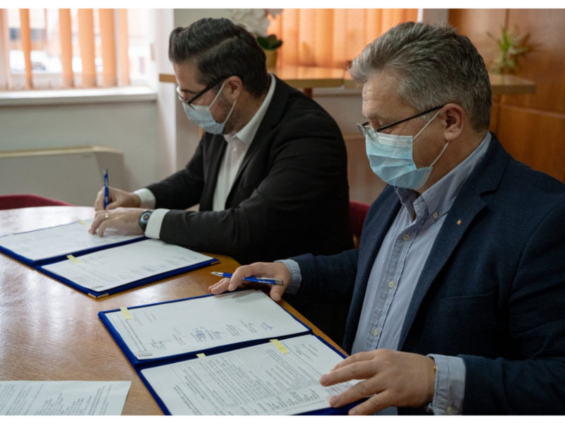primăria mediaş a semnat contractul de achiziţie a tabletelor pentru şcolari