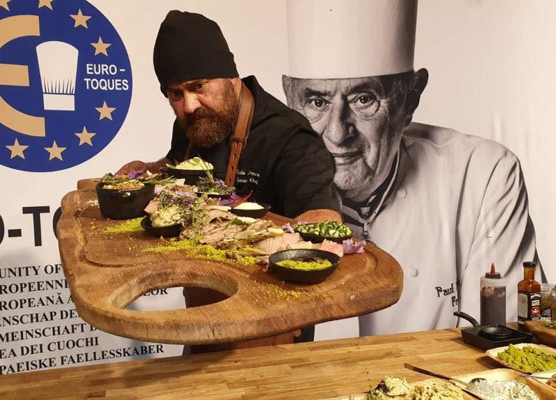 din secretele chef-ilor renumiți – radu zărnescu dezvăluie ingredientele sale preferate: carnea de vită angus și produsele locale seviş