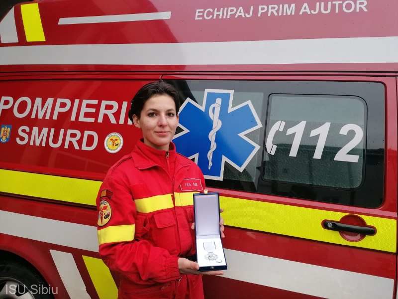 video voluntară de la smurd sibiu, decorată de președintele româniei