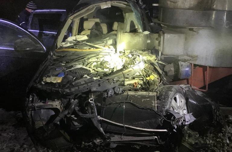 FOTO Șofer cu permisul suspendat, a fost lovit de tren în timp ce fugea de mașina poliției 2 foto șofer cu permisul suspendat, a fost lovit de tren în timp ce fugea de mașina poliției