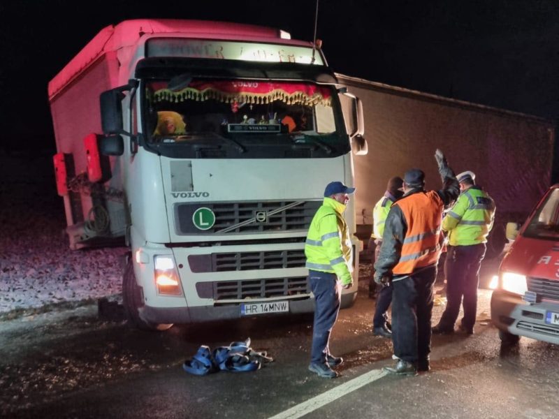 foto bărbat lovit de un tir în noapte de luni spre marți, pe dn14 la brateiu
