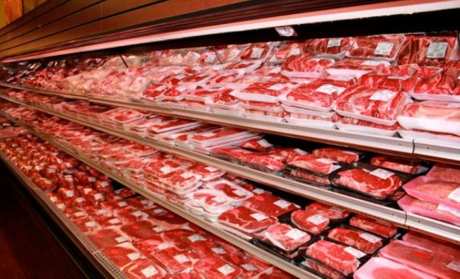 magazinele din românia ar putea rămâne fără carne de porc sau de pasăre