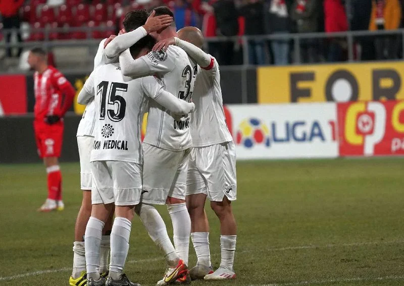 video gaz metan a bătut-o pe uta în primul meci oficial din 2022