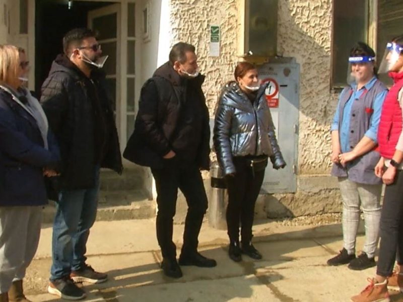 foto afacerea familiei roșian a impresionat vedetele antena 1 - singura fabrică de rummy din românia, este la mediaș