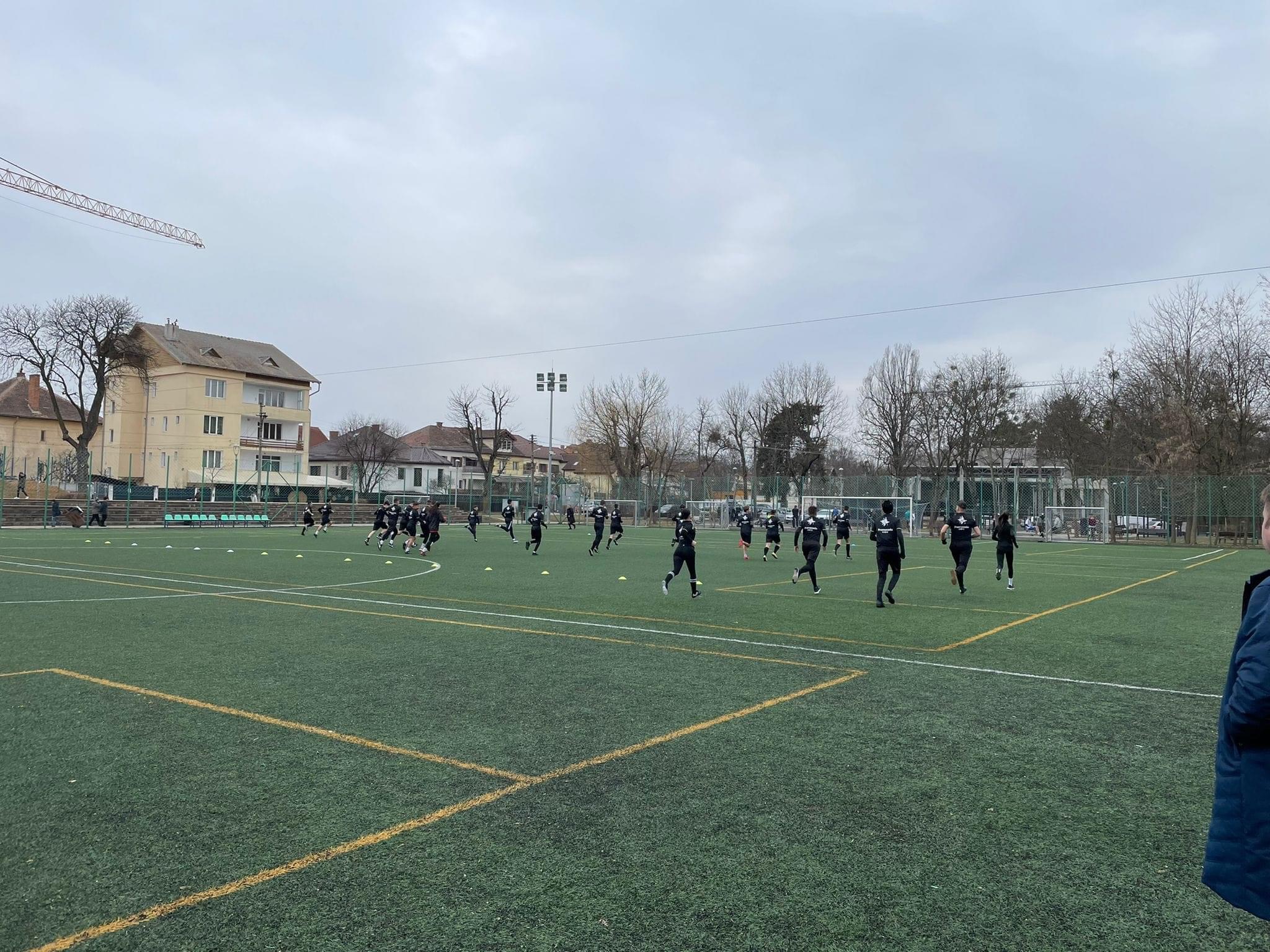 Arbitrii din județul Sibiu au dat testele fizice – Aron Huzu și Octavian Șovre prezenți la examen 2 arbitrii din județul sibiu au dat testele fizice – aron huzu și octavian șovre prezenți la examen