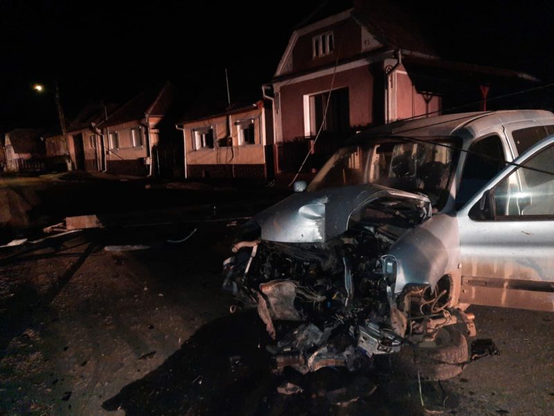 foto șoferul care a rupt un stâlp de beton la șmig era beat criță