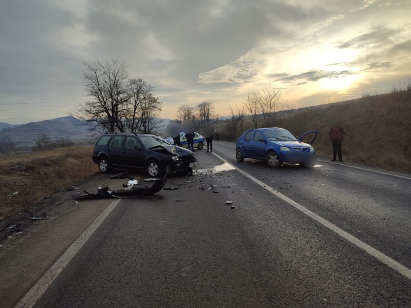 foto accident pe dn14 la târnava - două persoane sunt rănite