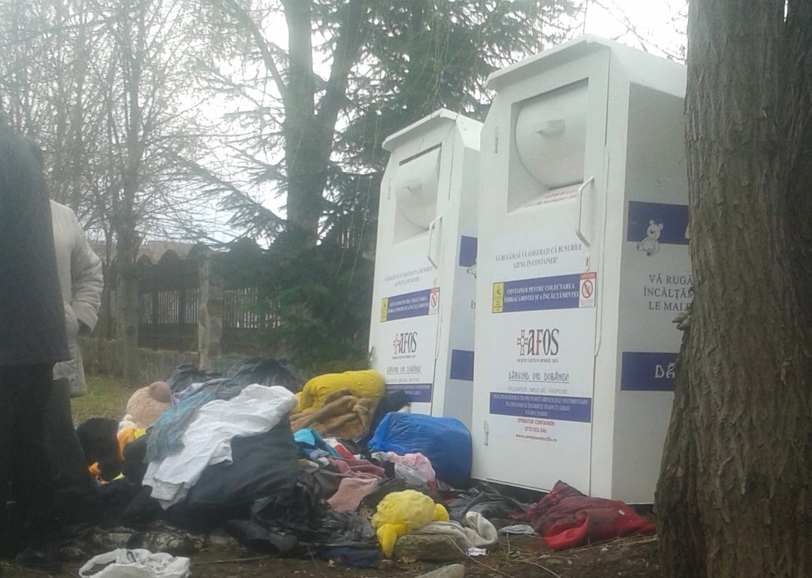 FOTO Ajutoarele de la Biserica Ortodoxa din cartierul Vitrometan pentru refugiații din Ucraina au fost vandalizate 2 foto ajutoarele de la biserica ortodoxa din cartierul vitrometan pentru refugiații din ucraina au fost vandalizate
