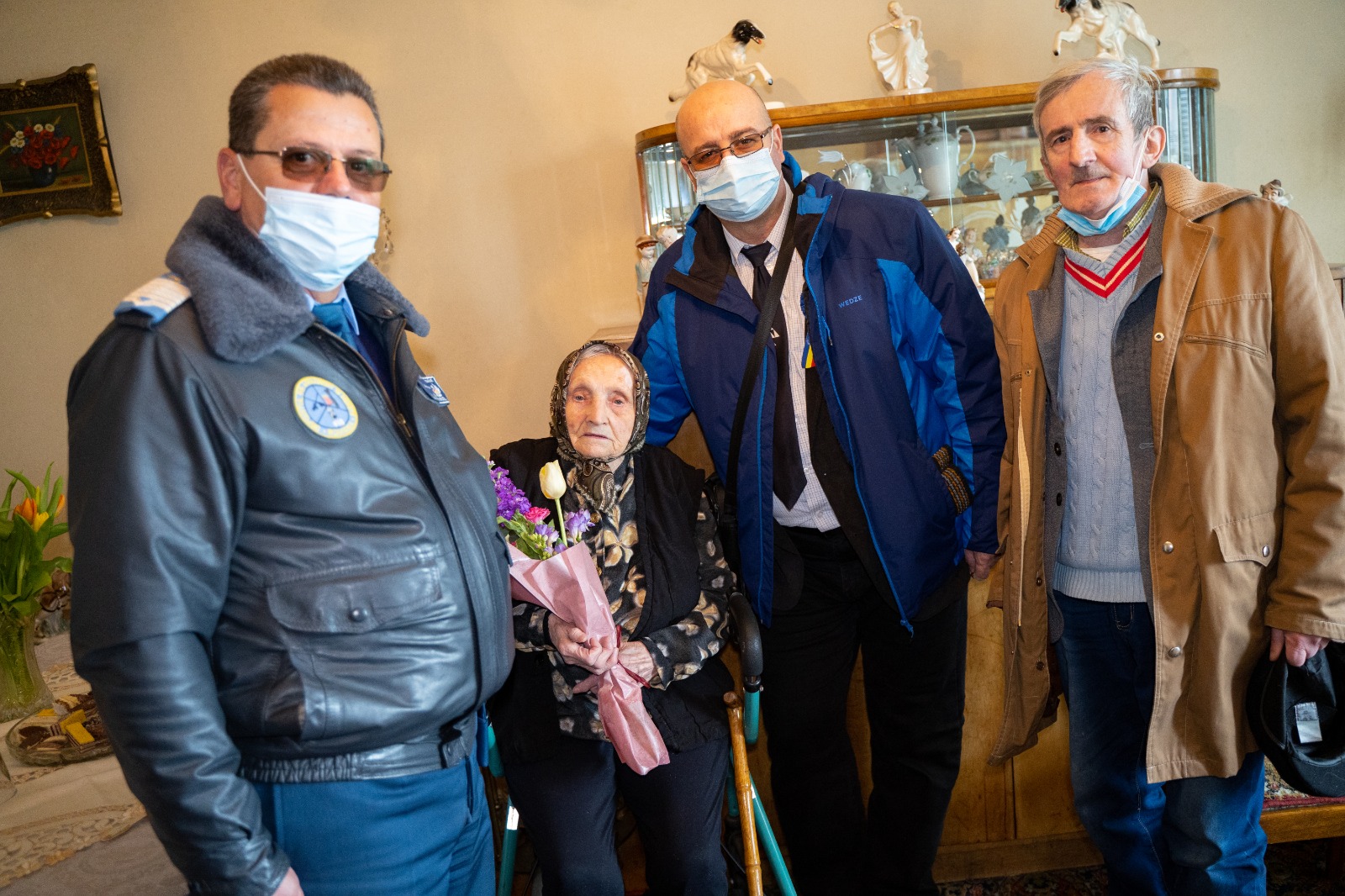 FOTO - Doamne veterane din Mediaș felicitate cu ocazia zilei de 8 Martie 2 foto - doamne veterane din mediaș felicitate cu ocazia zilei de 8 martie