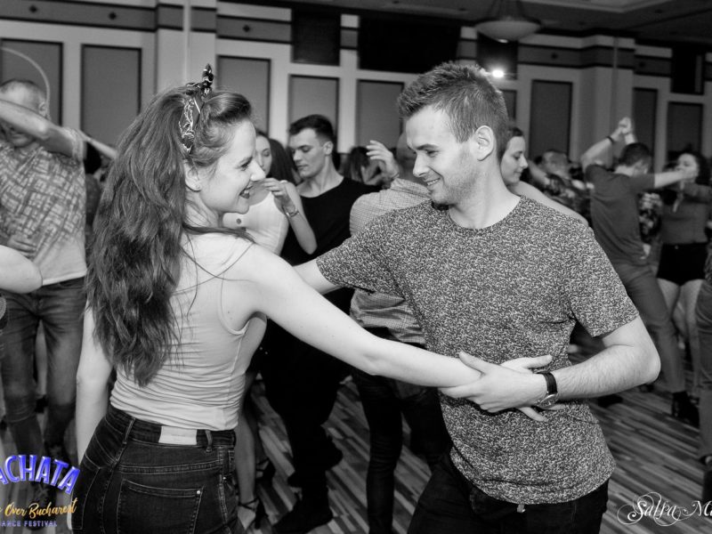 doi medieșeni dansează pentru refugiații din ucraina - ”stim ca situatia pentru ei nu este deloc fericită”