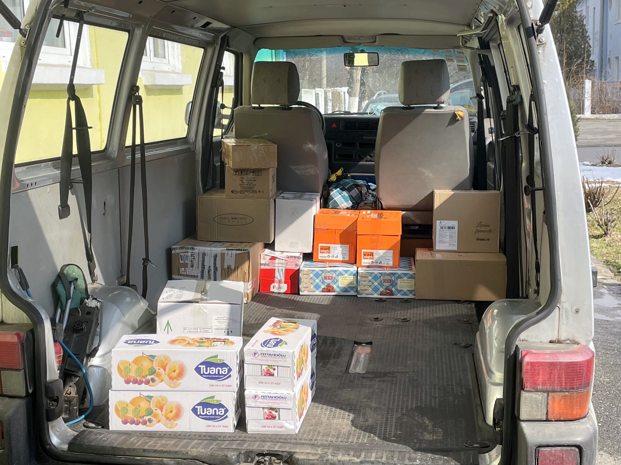 FOTO Primul transport cu ajutoare pentru refugiații din Ucraina a plecat spre Dorohoi de la Copșa Mică 2 foto primul transport cu ajutoare pentru refugiații din ucraina a plecat spre dorohoi de la copșa mică