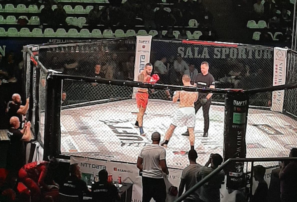 FOTO VIDEO Vodă singurul luptător profesionist de kickboxing din Mediaș - ”Tot timpul mi-am dorit să particip la concursuri de mare nivel” 2 foto video vodă singurul luptător profesionist de kickboxing din mediaș - ”tot timpul mi-am dorit să particip la concursuri de mare nivel”