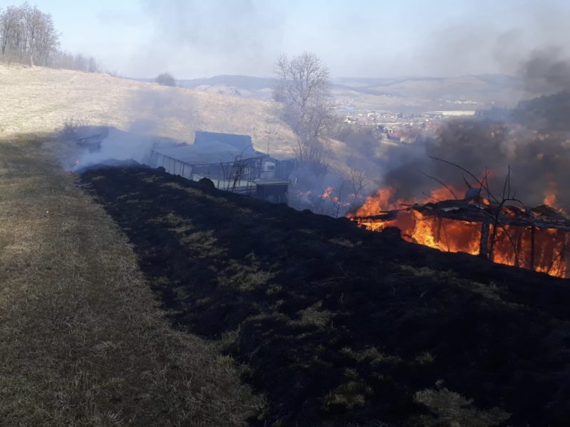 foto saivan mistuit de flăcări la ieșire din mediaș