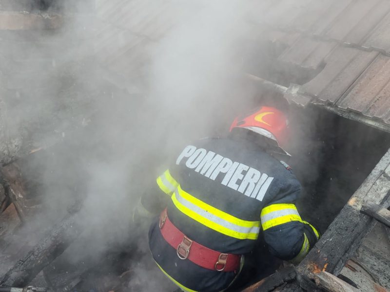 incendiu la târnava - a ars acoperișul unei case