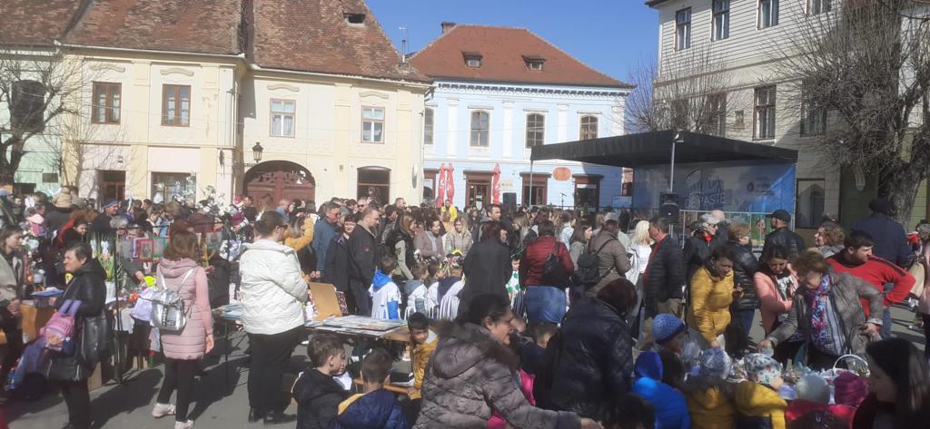 FOTO Peste 1.500 de copii au participat la Targul de Paste din centrul Mediașului 2 foto peste 1.500 de copii au participat la targul de paste din centrul mediașului