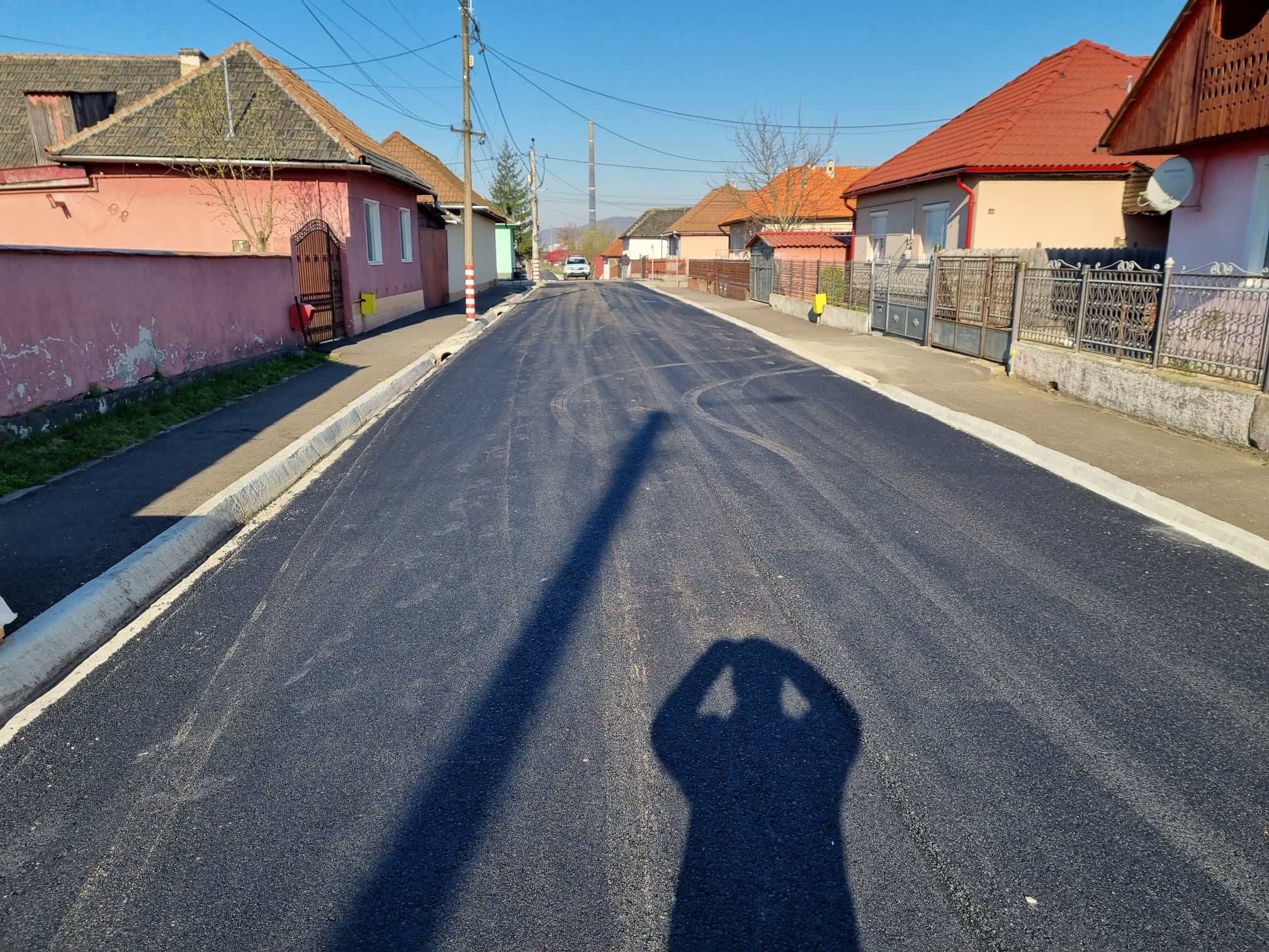 FOTO Se reiau lucrările de amenajare a trotuarelor și străzilor din Copșa Mică 2 foto se reiau lucrările de amenajare a trotuarelor și străzilor din copșa mică