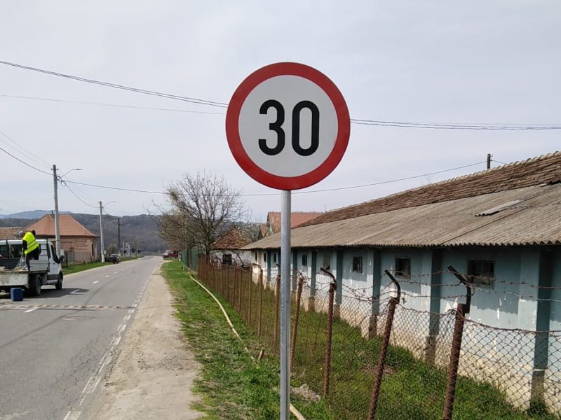 indicatoare rutiere noi între dârlos și dumbrăveni