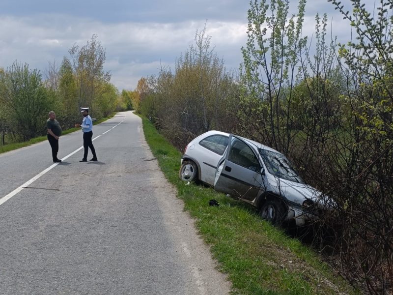 foto accident la ieșire din cârțișoara - șoferul avea o alcoolemie de peste unu la mie