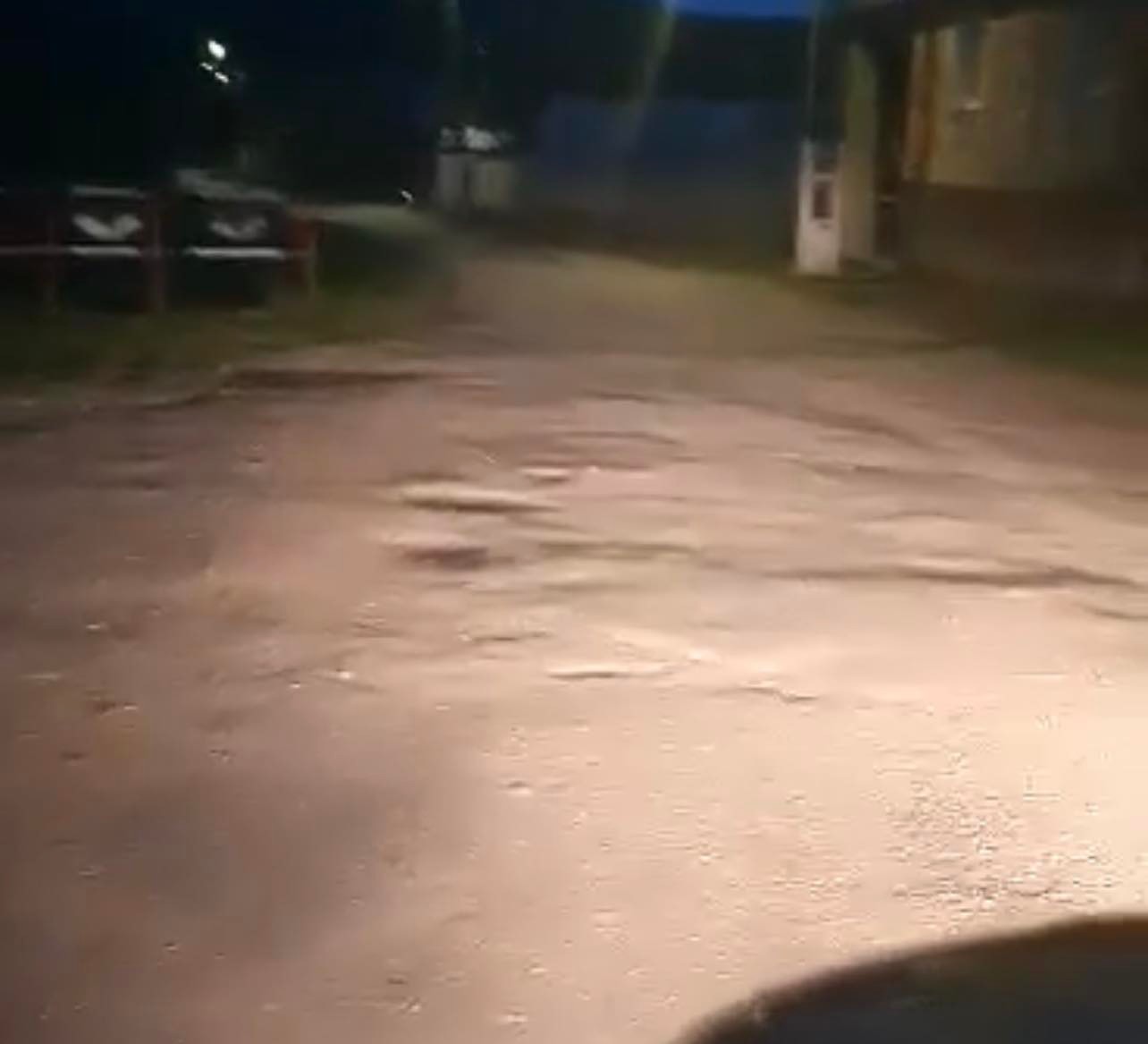 foto video drumul care leagă alma de giacăș arată ca după război - șoferii sunt revoltați - „ne rupem mașinile”