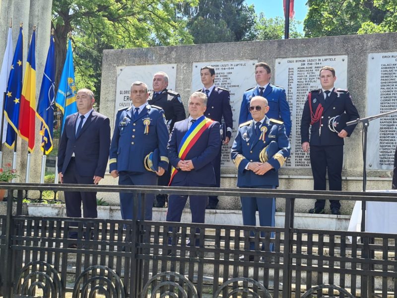 foto ziua eroilor a fost sărbătorită și la mediaș