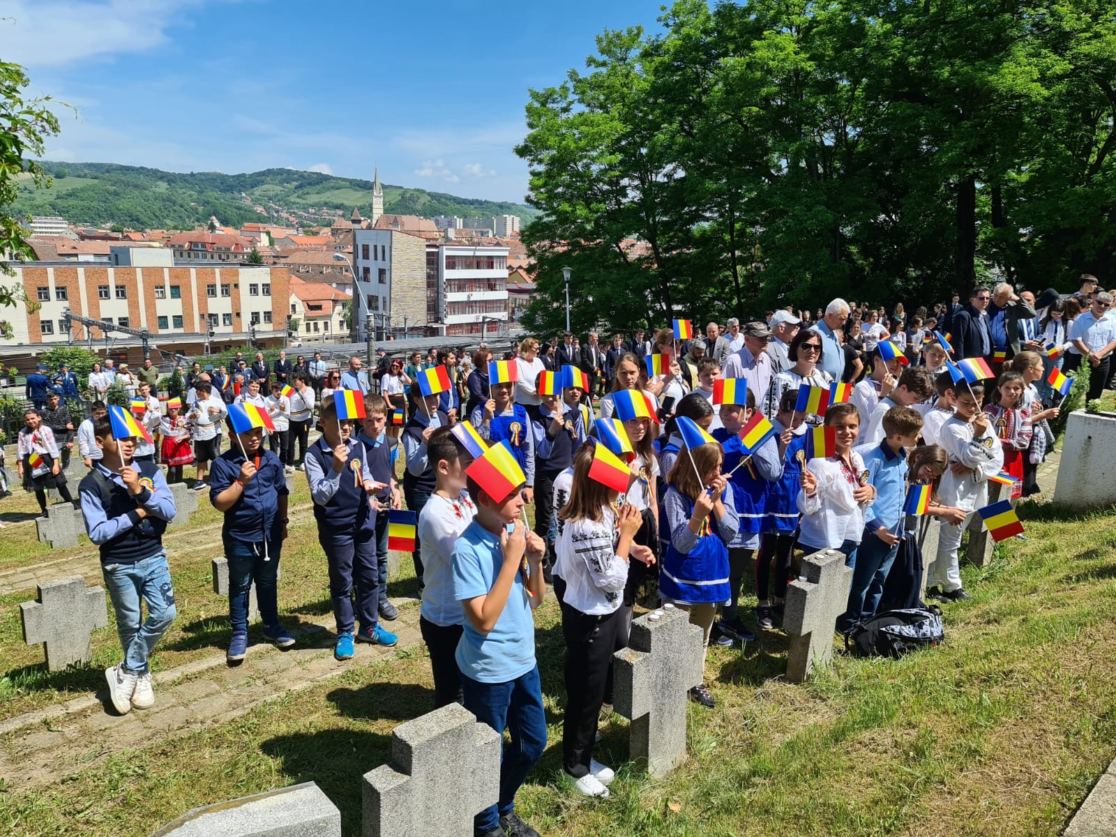 FOTO Ziua Eroilor a fost sărbătorită și la Mediaș 2 foto ziua eroilor a fost sărbătorită și la mediaș