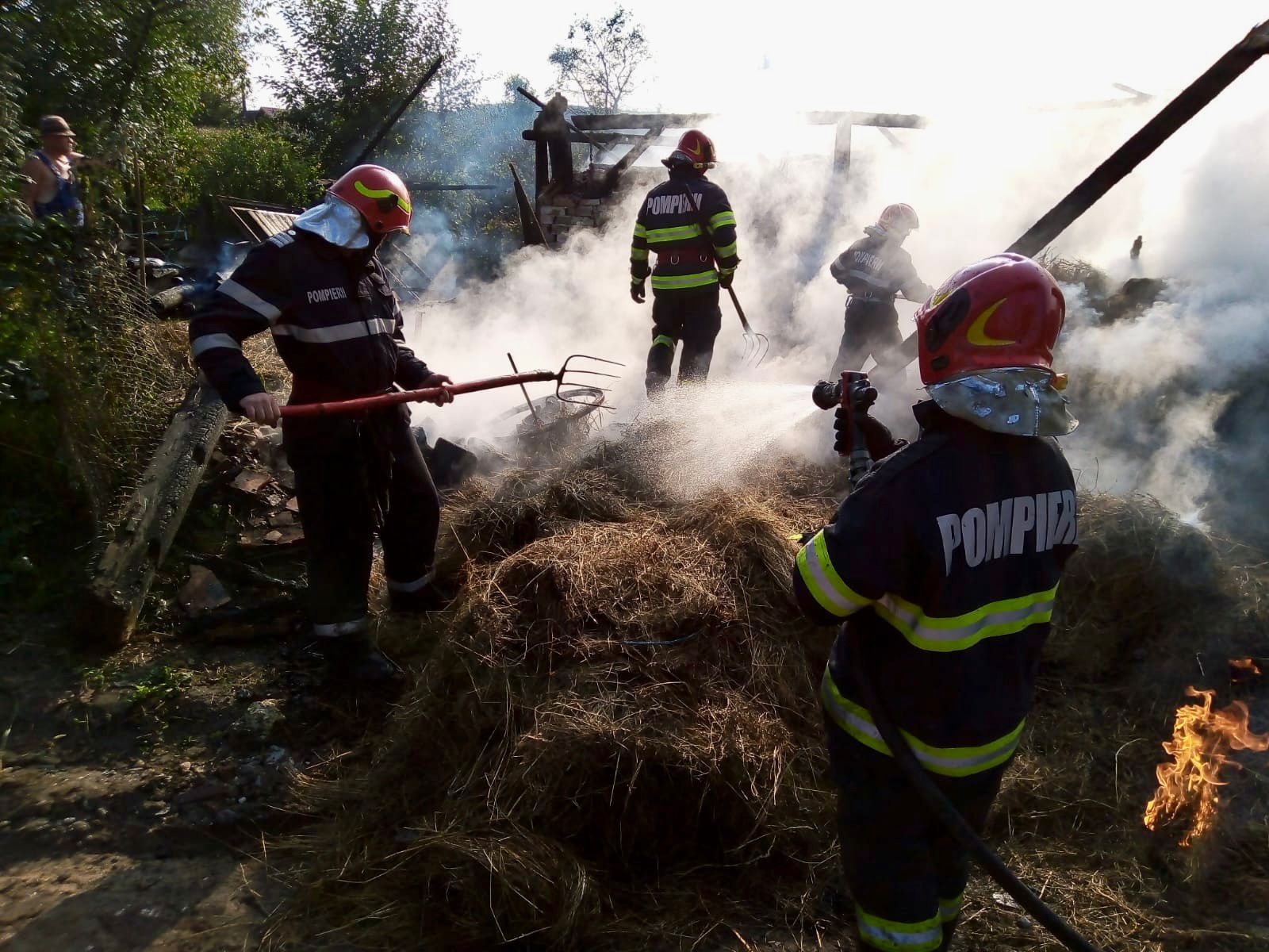 FOTO Incendiu la Boian - Un bărbat a murit carbonizat 5 foto incendiu la boian - un bărbat a murit carbonizat
