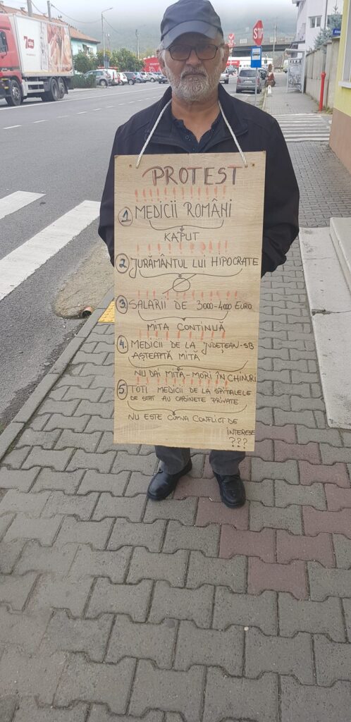 Un bărbat din Copșa Mică protestează după ce soția lui a murit la spital - „Perfuzia era terminată, era în agonie” 2 un bărbat din copșa mică protestează după ce soția lui a murit la spital - „perfuzia era terminată, era în agonie”