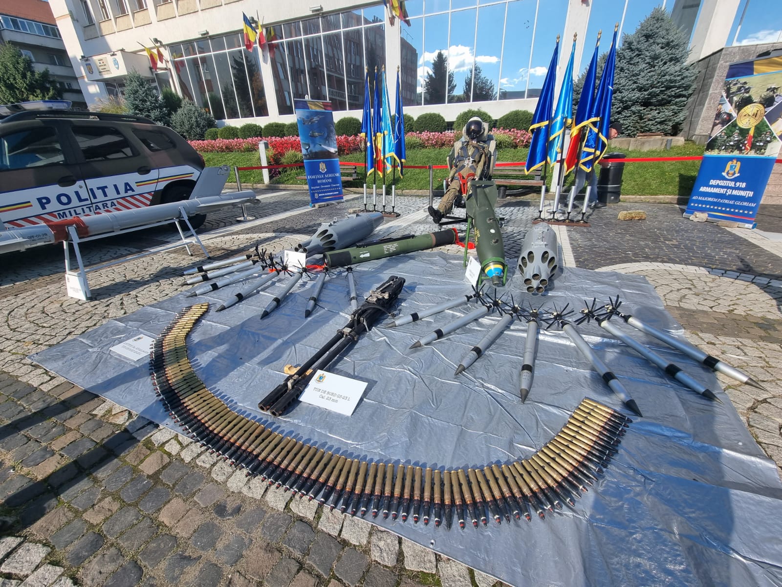 foto ziua armatei române marcată la mediaș în piața corneliu coposu