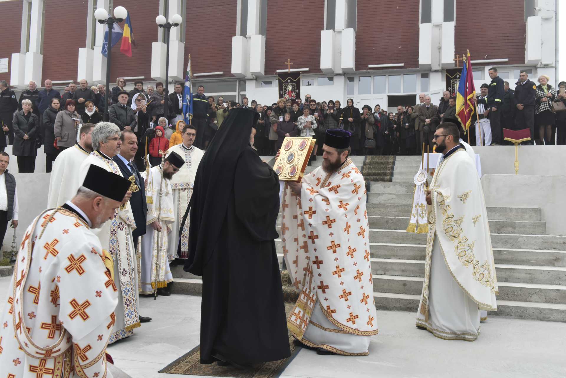 FOTO Biserica ”Sf. Ioan Botezătorul” din Copșa Mică sfințită de Mitropolitul Ardealului 3 foto biserica ”sf. ioan botezătorul” din copșa mică sfințită de mitropolitul ardealului