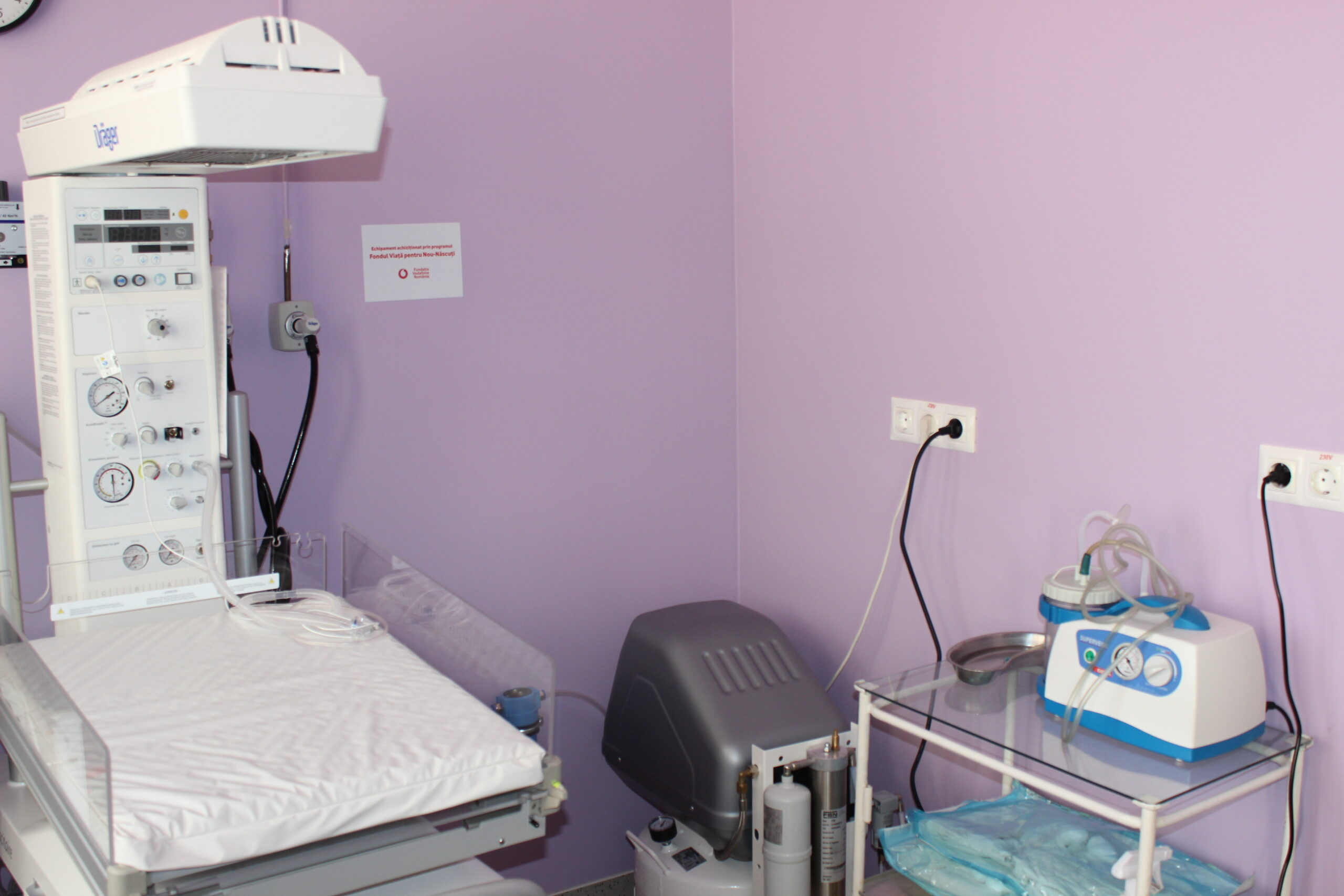 foto compartimentul de neonatologie al spitalului mediaș dotat cu aparatură performantă