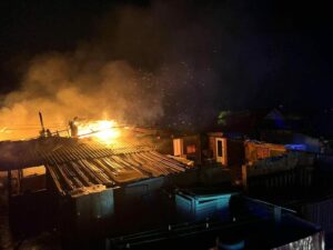 FOTO Incendiu puternic azi-noapte la Sighișoara - Au ars mai multe locuințe 4 foto incendiu puternic azi-noapte la sighișoara - au ars mai multe locuințe