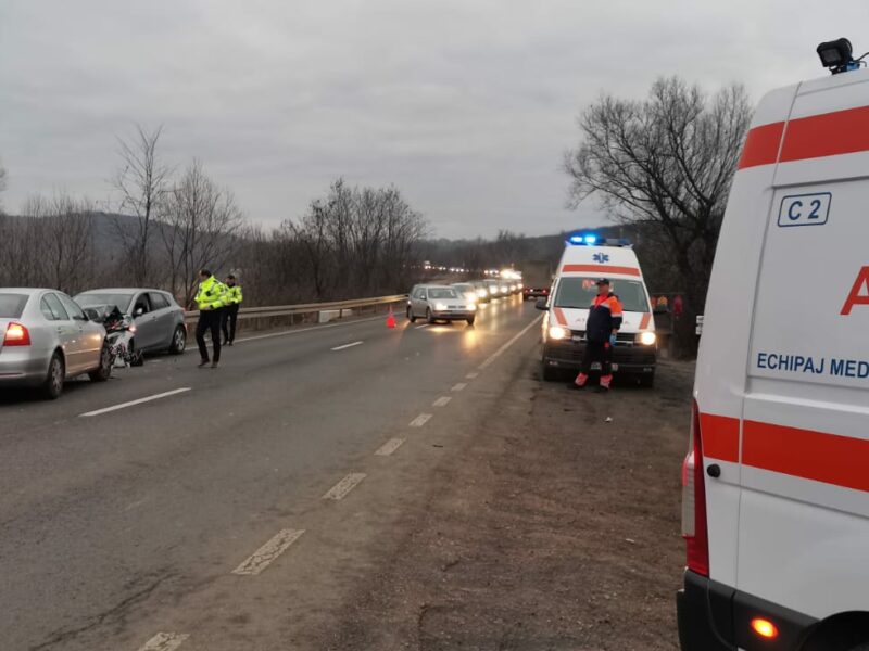 foto accident rutier pe dn14 la șura mare - șapte persoane rănite, printre care și trei minori