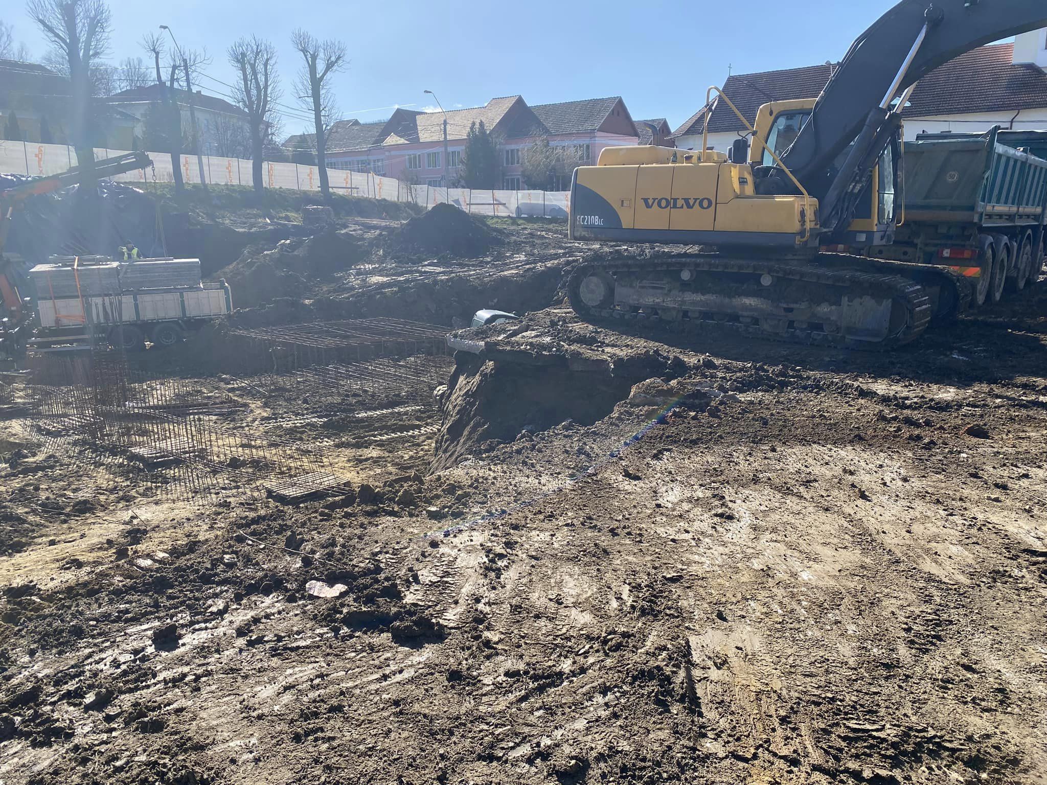 FOTO Au început lucrările la Centru Social Comunitar de Agrement și Sport de pe strada Sticlei 2 foto au început lucrările la centru social comunitar de agrement și sport de pe strada sticlei