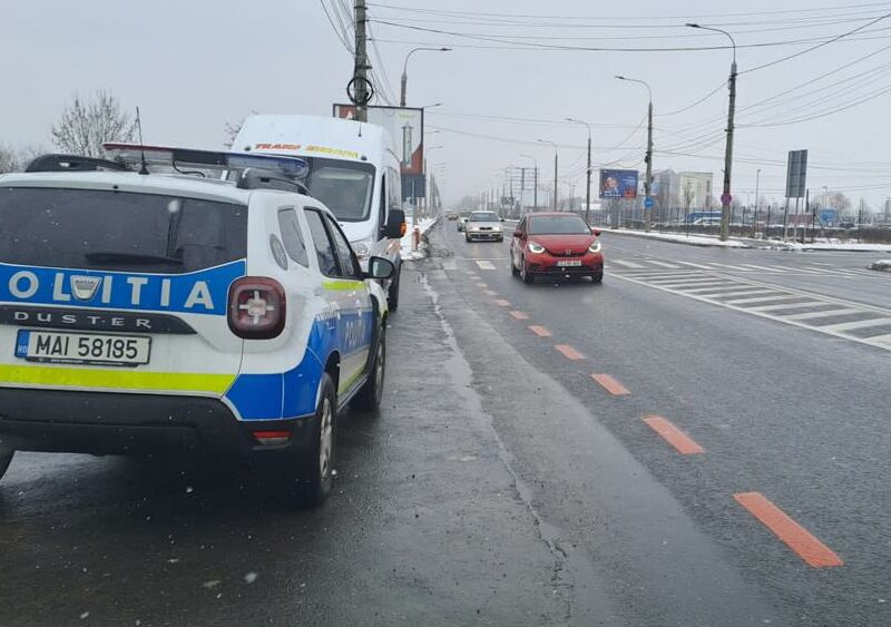 șoferii de taxi și transportul de persoane, în vizorul poliției - au fost date amenzi de peste 11.000 de lei