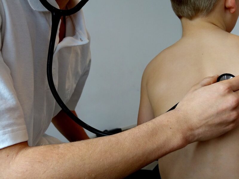 sute de cazuri de pneumonie raportate în ultima săptămână - cei mai mulți sunt copii