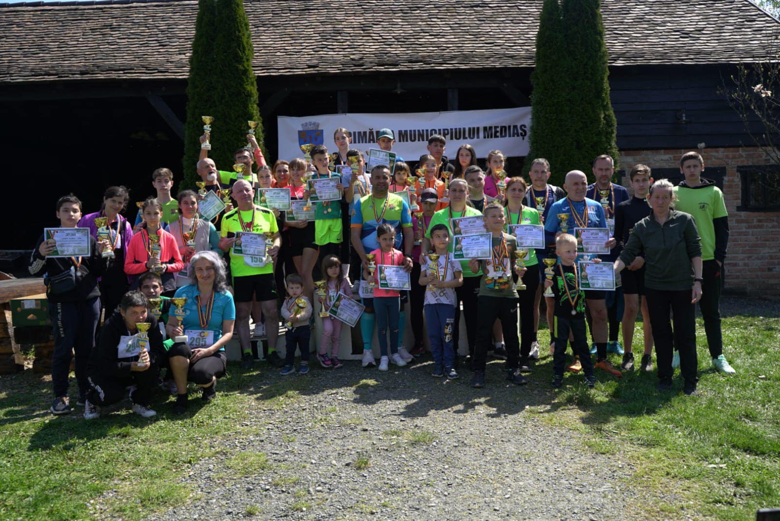 FOTO Încă o ediție încheiată cu succes - Peste 200 de concurenți au alergat la Crosului Primăverii 4 foto încă o ediție încheiată cu succes - peste 200 de concurenți au alergat la crosului primăverii