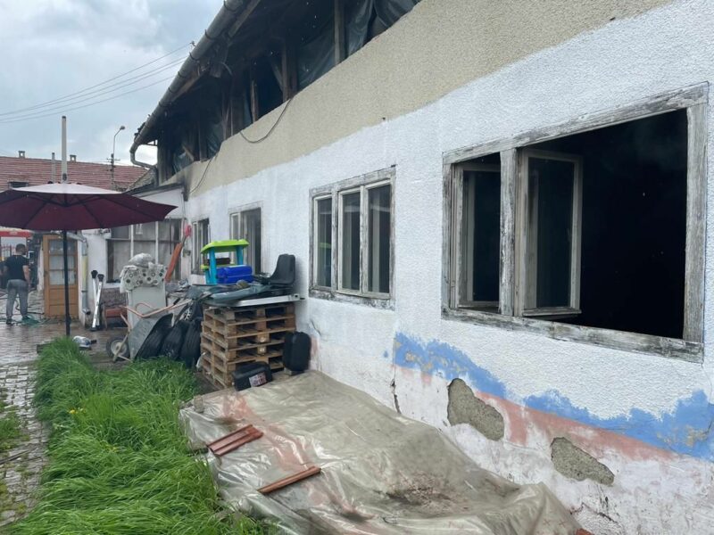 incendiu în a doua zi de paște la mediaș - a luat foc o casă de pe strada moșnei