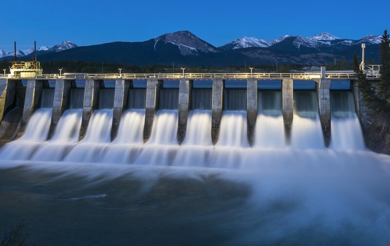analiză - cu cât crește prețul energiei electrice pentru consumatorii hidroelectrica?